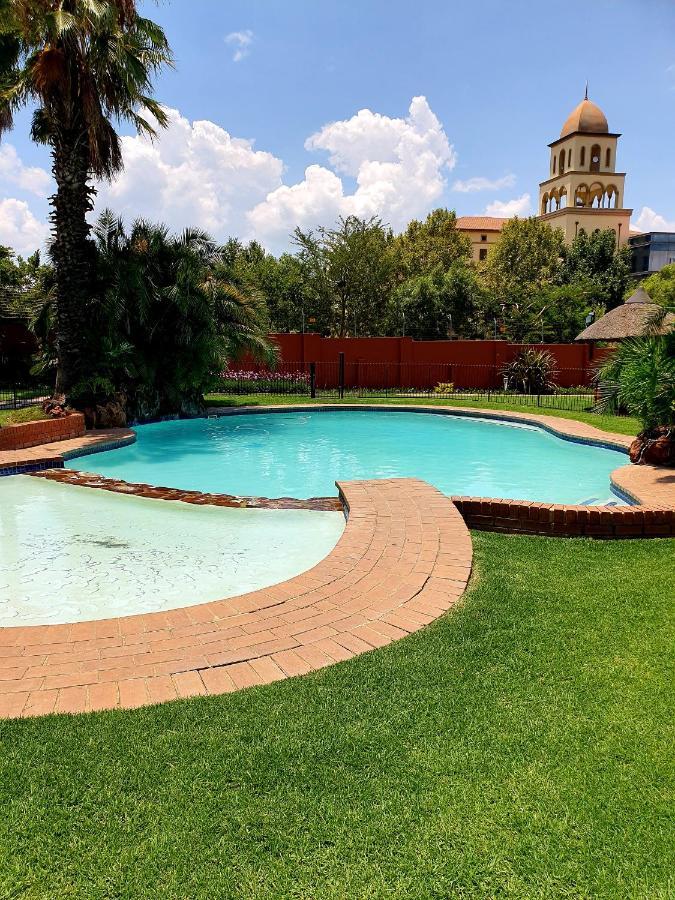 סנדטון Merry Monte Casino Lodge House In Fourways מראה חיצוני תמונה