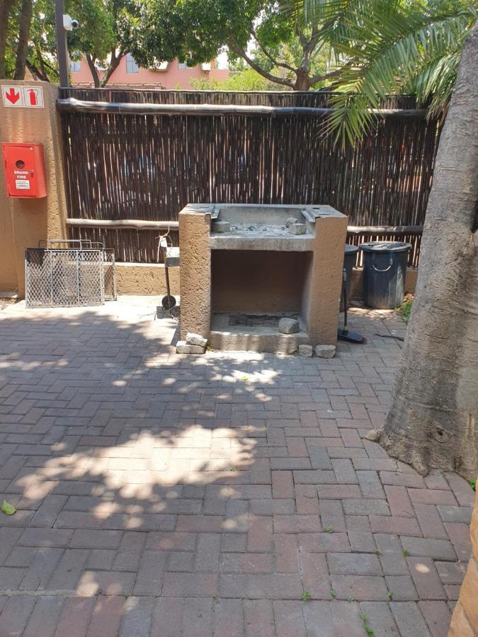 סנדטון Merry Monte Casino Lodge House In Fourways מראה חיצוני תמונה