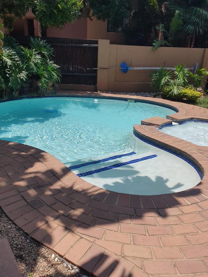 סנדטון Merry Monte Casino Lodge House In Fourways מראה חיצוני תמונה